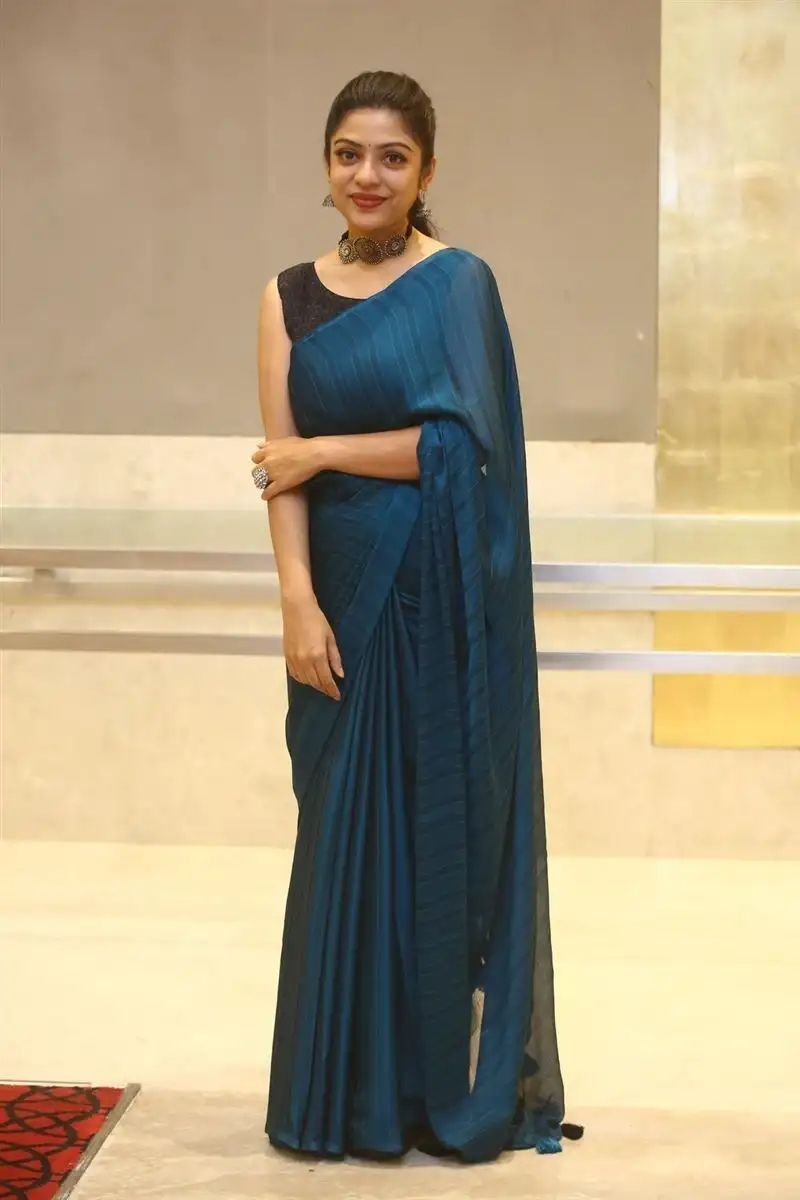 TELUGU ACTRESS VARSHA BOLLAMMA IMAGES IN BLUE SAREE 15